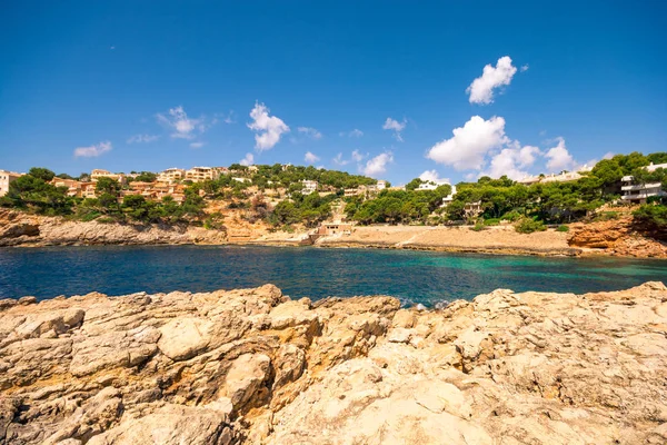 Hermosa Bahía Mallorca Agua Verde Azul Claro Cala Marmassen Mallorca — Foto de Stock