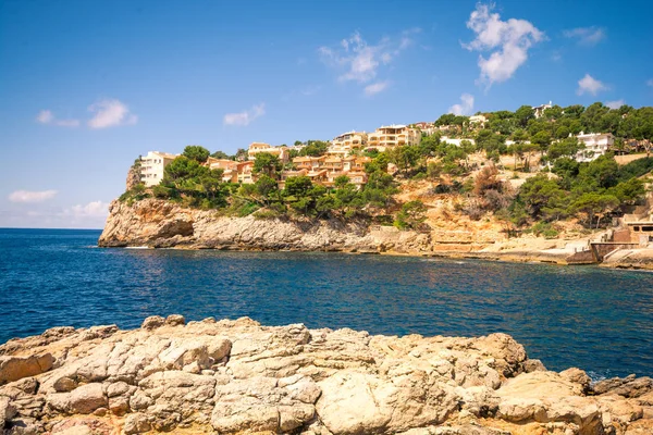 Hermosa Bahía Mallorca Agua Verde Azul Claro Cala Marmassen Mallorca — Foto de Stock