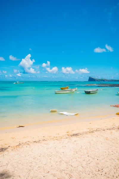 BAIN BOEUF Mauriutius. Kuzey Mauritius. Coin de Mire, ünlü kayalık ada..
