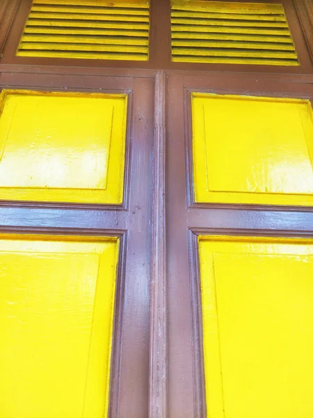 Eski tren istasyonu Tayland mimarisi