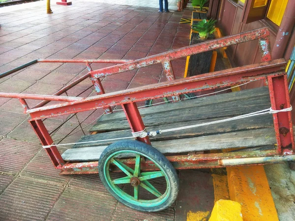 Moving equipment at the train station