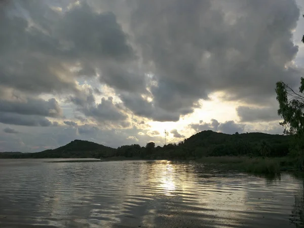 夕方の湖 — ストック写真