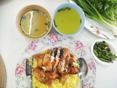 Tavuk ile Tay sarı pirinç