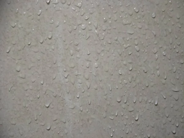 浴室の壁に水を落とす — ストック写真