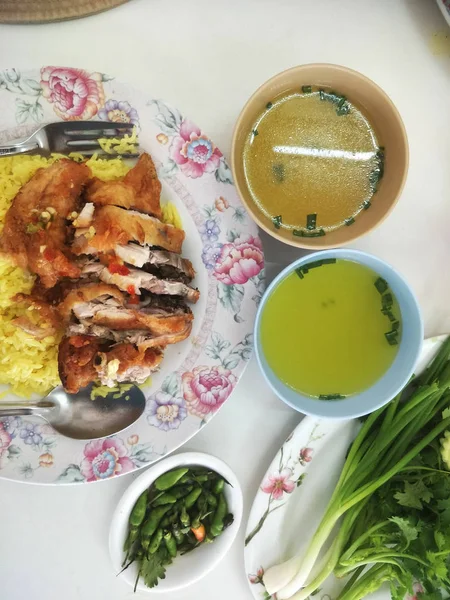 Thai Gelber Reis Mit Huhn — Stockfoto
