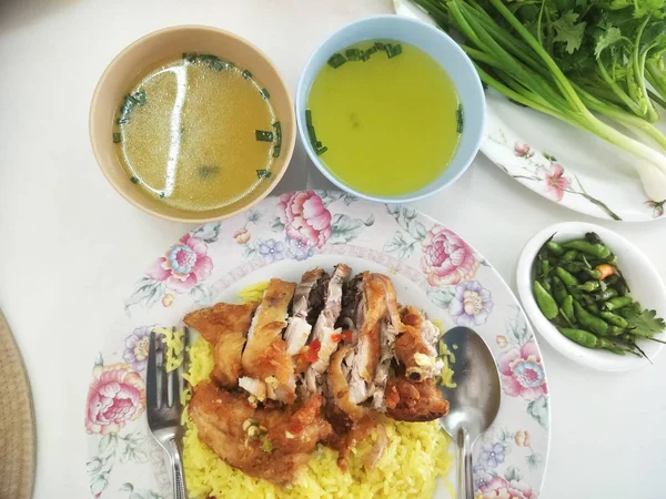 Tavuk ile Tay sarı pirinç