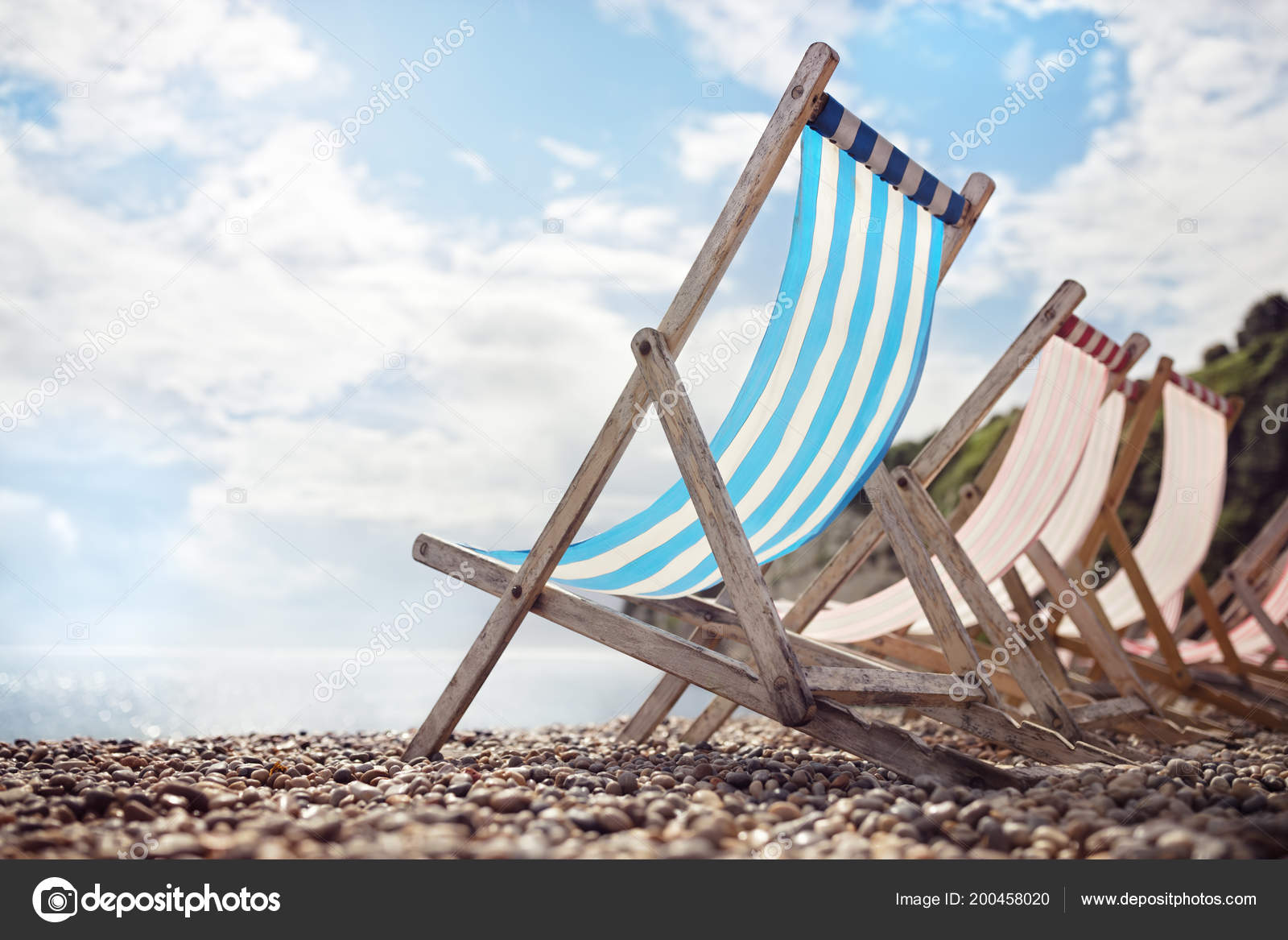 kennisgeving gracht Floreren Zomer Vakantie Strand Ligstoelen Aan Zee ⬇ Stockfoto, rechtenvrije foto  door © BrianAJackson #200458020
