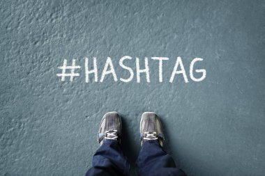 Sosyal ağ hashtag ayakta seyir ile katta kavramı eğilimleri, pazarlama ve medya için aşağı