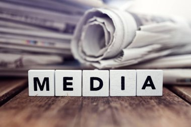 Medya ve gazete başlıkları kavramı haber, gazetecilik, basın veya bülten için