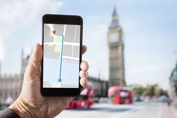 Mão Segurando Smartphone Com Mapa Tela Londres Frente Big Ben — Fotografia de Stock