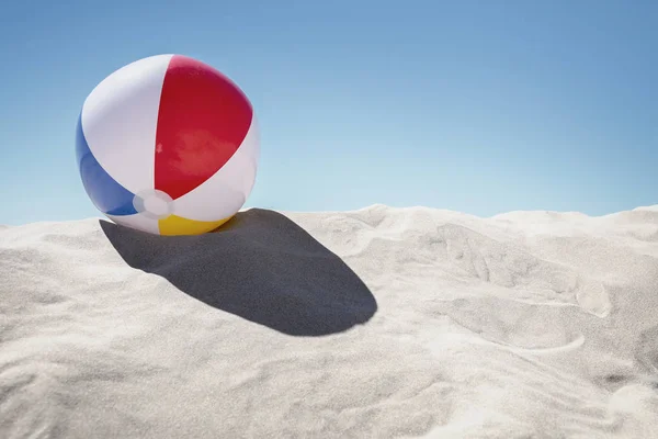 Beachball Ruht Sanddünenkonzept Für Kindersommerurlaub Familienurlaub Und Gesunden Lebensstil — Stockfoto