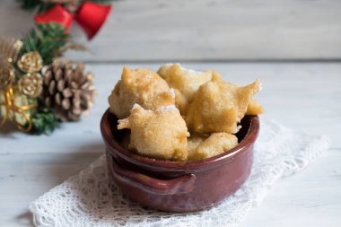 Pettole güneye İtalyan yemekleri hamur pişmiş ve: Salento, Apulia, kopya alanı yapılan zeytin yağda kızartılmış bir geleneksel Noel olduğunu