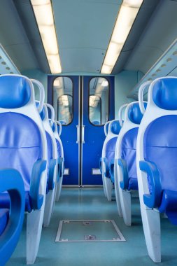 Avrupa, İtalya, tren vagonu mavi koltuklar, dikey yönlendirmesi ile uzun ve kısa mesafe tren boş iç