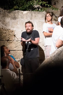 Torre Colimena, İtalya - 1 Ağustos 2019, Temizleyicinin İyon denizine boşaltılmasını protesto etti. Ekolojik protestocular bir gösteri düzenliyor