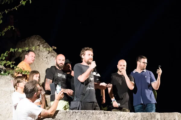 トレ・コリメナ、イタリア - 2019年8月1日、イオン海への浄化器の排出に抗議。生態学的抗議者がデモを組織する — ストック写真