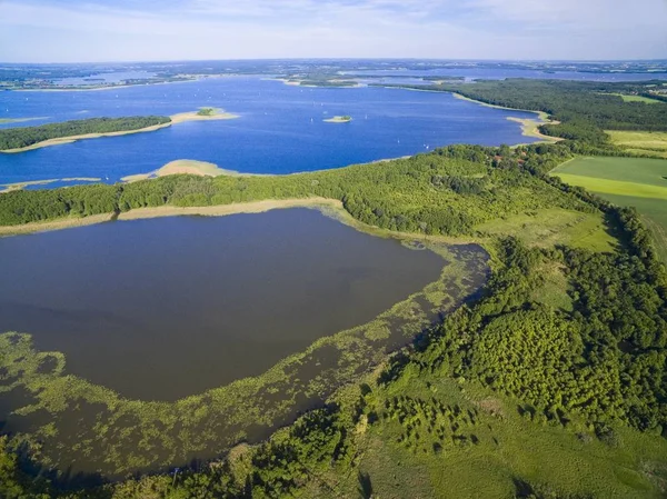 Lake district, Pniewskie göl ön planda, sonraki Mamry Gölü ve Upalty - en büyük Adası Mazury bölge, Polonya güzel manzara havadan görünümü