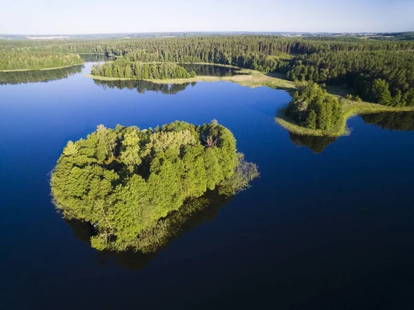 Vista Aérea Pequena Ilha Desabitada Wyspa Pozeracza Serc Lago Com — Fotografia de Stock