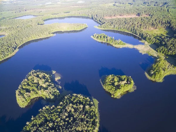 Αεροφωτογραφία Του Μικρό Ακατοίκητο Νησί Νησί Pozeracza Serc Στη Λίμνη — Φωτογραφία Αρχείου