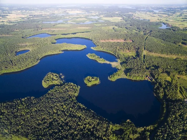 호수에 무인도 Wyspa Pozeracza Serc Krzywa Mazury 폴란드에 — 스톡 사진