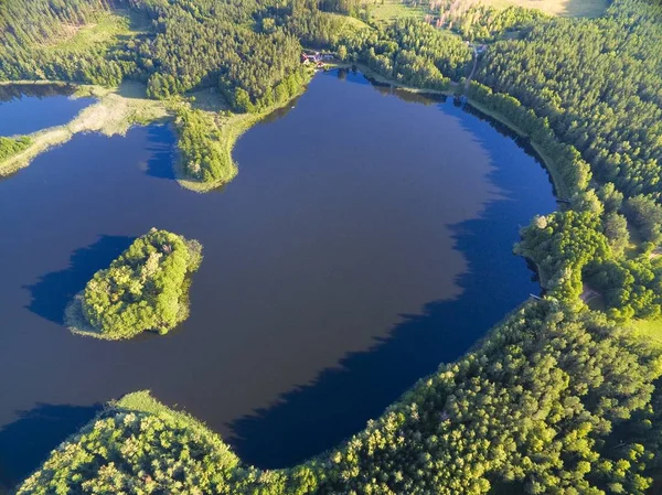 Vista Aérea Pequena Ilha Desabitada Wyspa Pozeracza Serc Lago Com — Fotografia de Stock