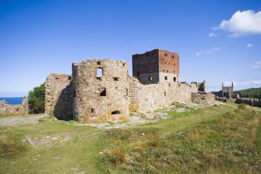 Hammershus Kalesi - sarp granit cliff Bornholm, Denmark Baltık Denizi kıyısında yer alan en büyük Kuzey Avrupa kale Harabeleri