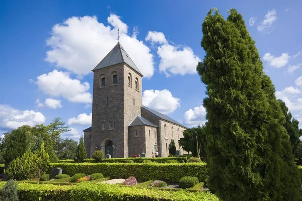 Klemensker Dania Sierpień 2018 Widok Clemens Kościoła Cmentarza Wybudowany 1882 — Zdjęcie stockowe