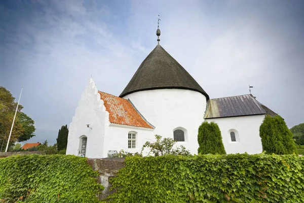 Obronne Okrągły Kościół Nyker Bornholm Dania — Zdjęcie stockowe