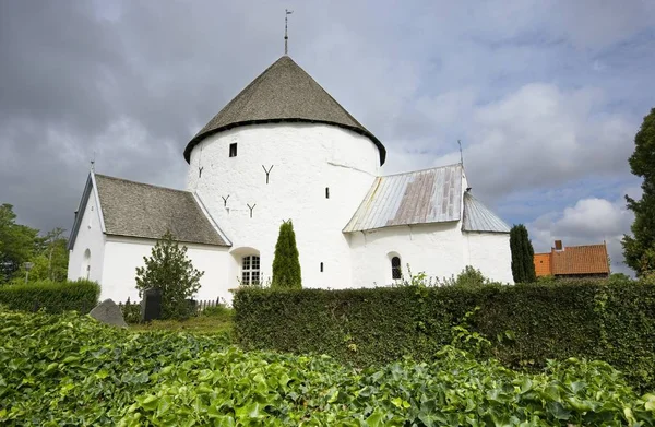 Obronne Okrągły Kościół Nylars Bornholm Dania — Zdjęcie stockowe