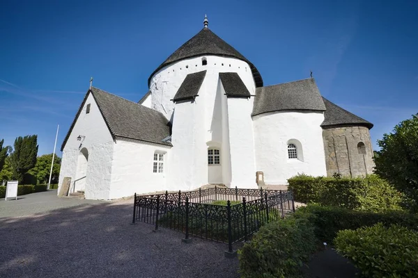 Osterlars, Bornholm, Denmark savunma yuvarlak kilisede. Bornholm adada dört yuvarlak kiliseler biridir. Yaklaşık 1150 inşa, en eski yuvarlak kilisenin kabul