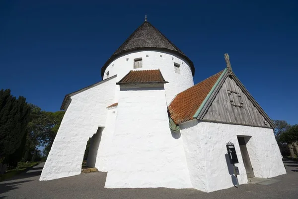 Obronne Okrągły Kościół Olsker Bornholm Dania Jest Jeden Czterech Kościołów — Zdjęcie stockowe