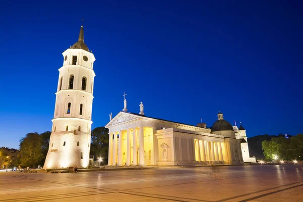 Nachtansicht Der Beleuchteten Basilika Stanislaus Und Ladislaus Domplatz Der Altstadt — Stockfoto