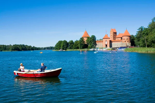 Gotische Stijl Rode Baksteen Kasteel Een Eiland Galve Lake Trakai — Stockfoto