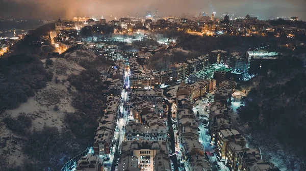 Geceleri parlayan şehir şehir manzara panoramik manzaralı