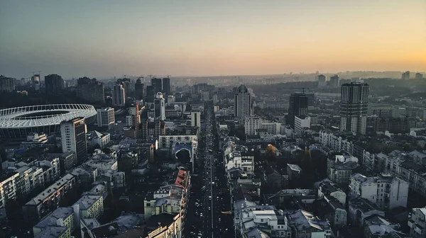 Geceleri parlayan şehir şehir manzara panoramik manzaralı