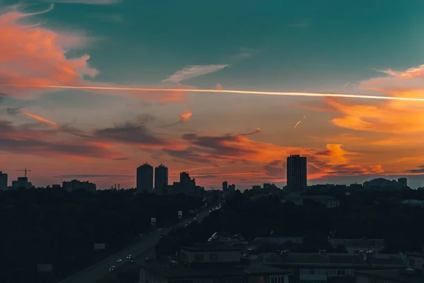 Panoramik Stephan Bandery avenue, günbatımı, Kiev, Ukrayna 