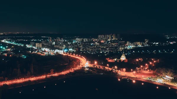 Vyshgorod şehrinin gece çekimi