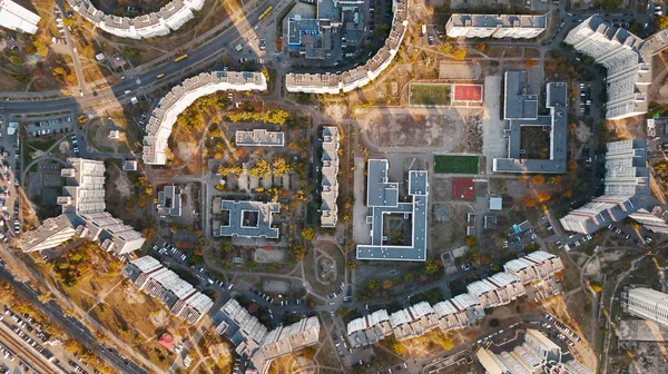 Binaların geometrisi. Ukrayna, Kyiv 'deki Troeschina bölgesinde. Hava görüntüsü. 