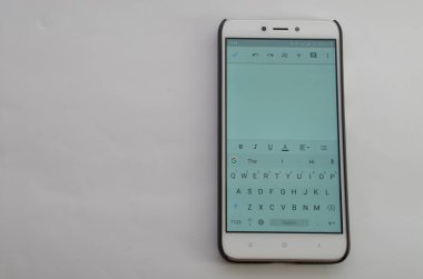 İş ile evrak üstünde smartphone