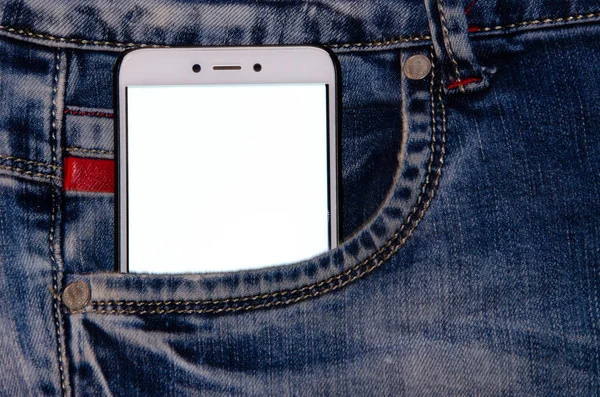Kot pantolon cebinde beyaz smartphone — Stok fotoğraf