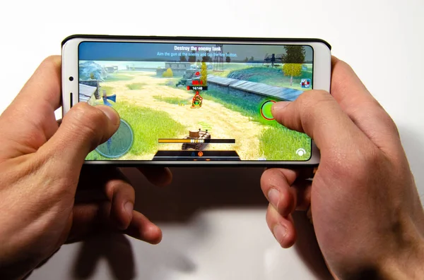 April 2019 San Francisco Usa Hands Holding Smartphone Which Game — Stock Photo, Image