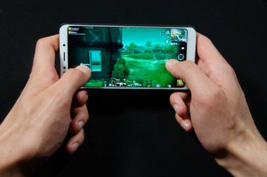 Eller bir akıllı telefon tutarak hangi oyun, oynanış oyun Pubg G mobil, Playerunknown 's Battlegrounds