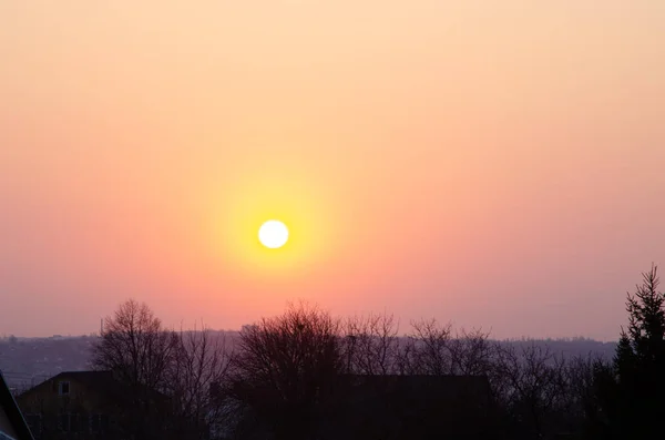 Incredibile Bellissimo Luminoso Tramonto Sulla Città Gradiente Nucleo Del Sole — Foto Stock