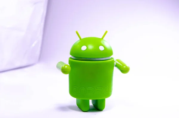 Aprile 2019 Los Angeles Stati Uniti Figura Verde Plastica Android — Foto Stock