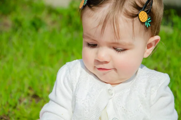 Bebé Con Ropa Brillante Una Tela Cuadros Color Rosa Sobre — Foto de Stock