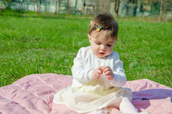 Baby Bright Clothes Pink Plaid Green Grass Park Newborn Baby — Stock Photo, Image