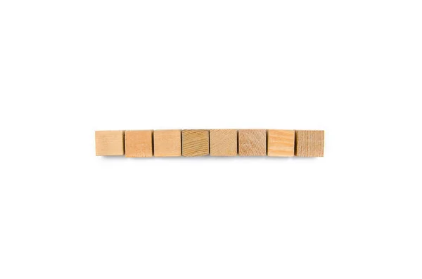Dřevěné Kostky Bílém Pozadí Osm Identických Kostek Leží Řadě Uprostřed — Stock fotografie