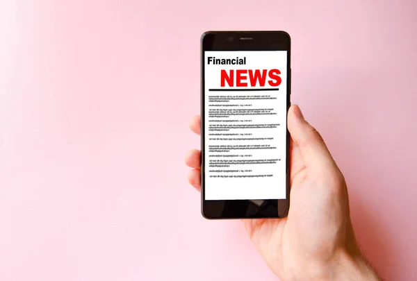 Man Hand Håller Smartphone Skärmen Inskriptionen Finansiella Nyheter — Stockfoto