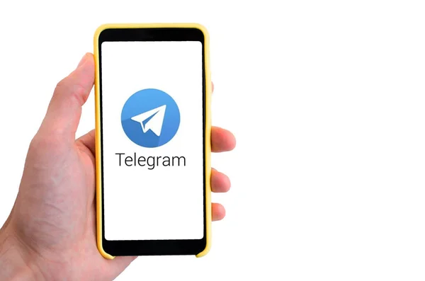 Телеграмма Смартфон Руке Мужчины Экране Смартфона Telegram Синем Желтом Черном — стоковое фото