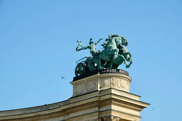 A város nevezetességei. Utazás Európában. Budapest Magyarország-emlékmű — Stock Fotó