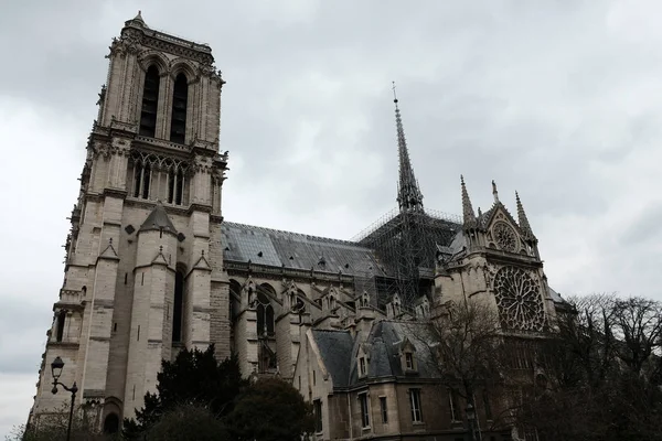 法国建筑。法国巴黎圣母院外墙 03.20.2019 — 图库照片